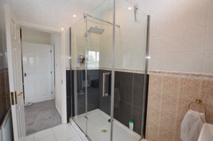 Ensuite- click for photo gallery